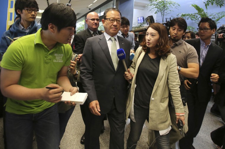 Image: The president and CEO of Asiana Airlines, Yoon Young-Doo arrives at San Francisco Airport International Airport